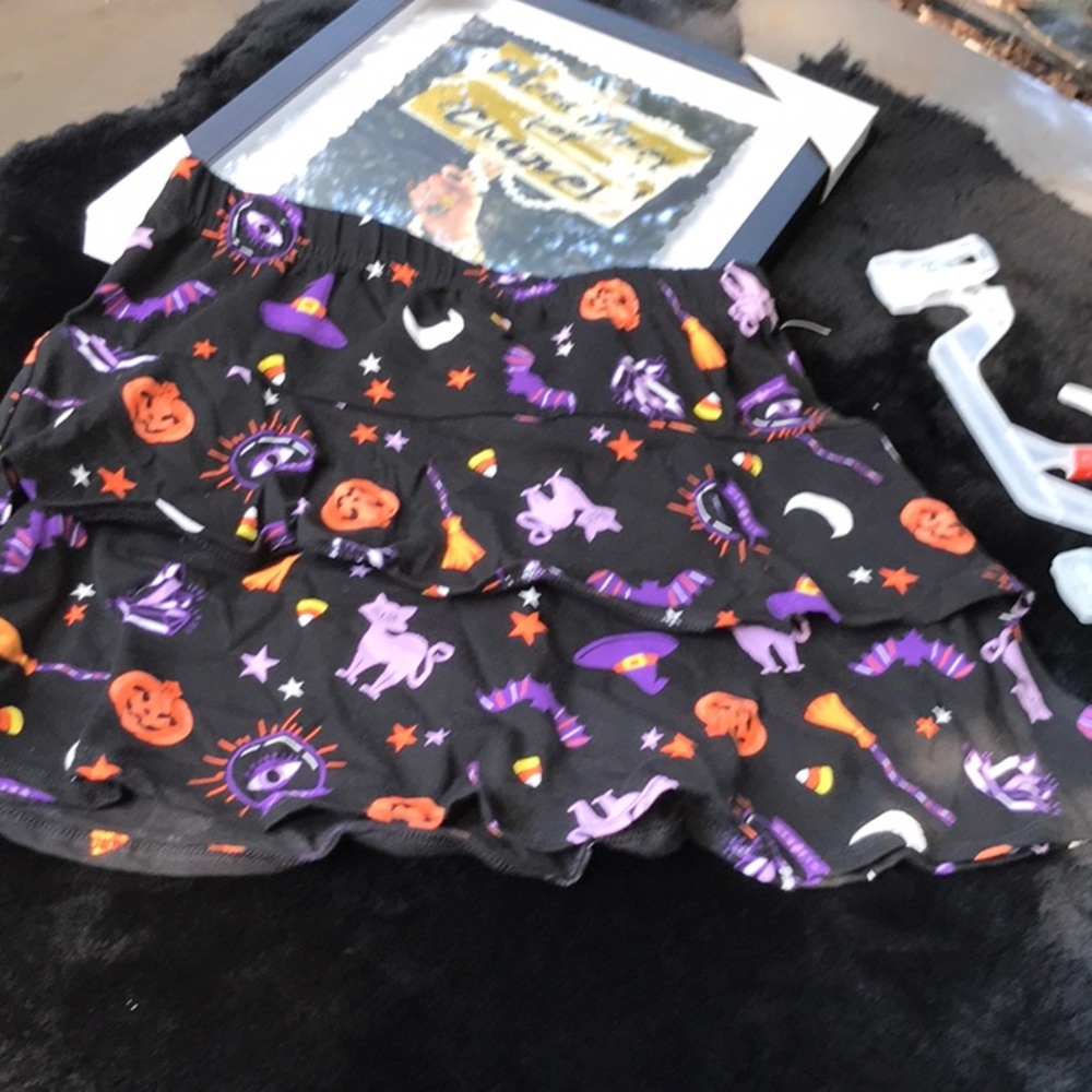 Girls NWOT Way To Celebrate! Black Halloween Tiered Skirt Elastic Waist M (7-8)